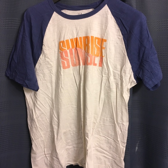 Gap graphic Tee - Picture 1 of 1